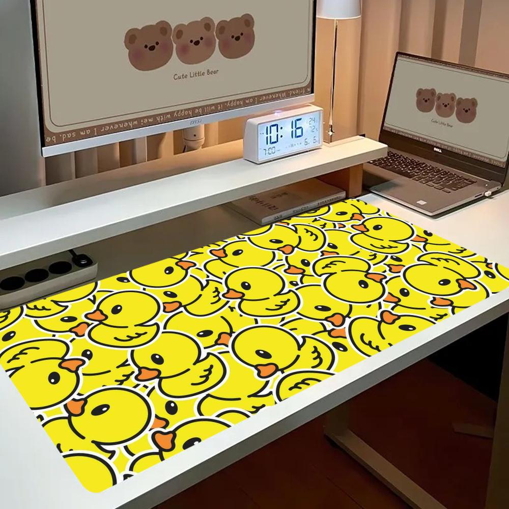 手描きの線画黄色のラバーダックシームレスパターンテーブルマッ - Yellow Laptop Accessories のレビューと価格